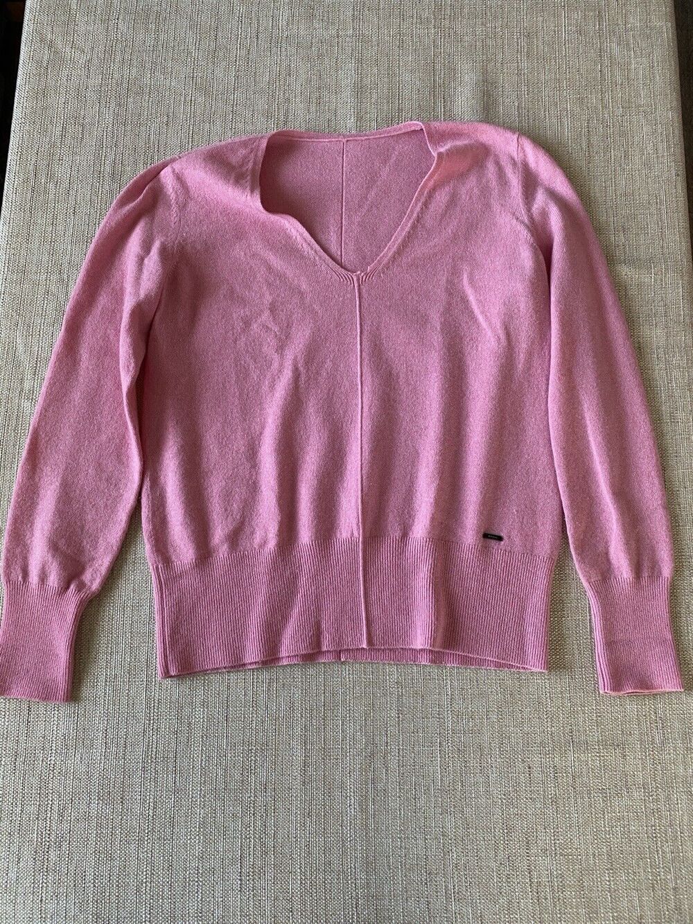 AKRIS V-Neck Sweater in Ultra Fine 100% Italian Cashmere Rose Pink S/M